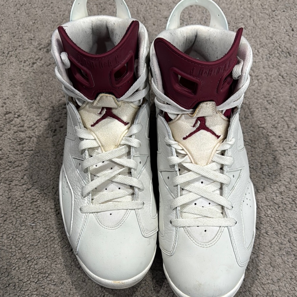 Jordan Retro High Top Sneakers White and Maroon - Picture 2 of 6